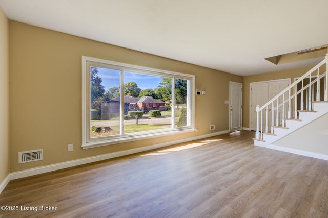 8201 Huntsman Trail, Louisville, KY 40291