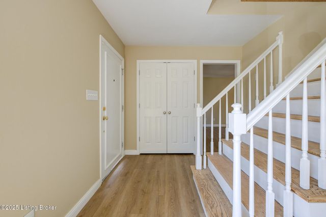 8201 Huntsman Trail, Louisville, KY 40291