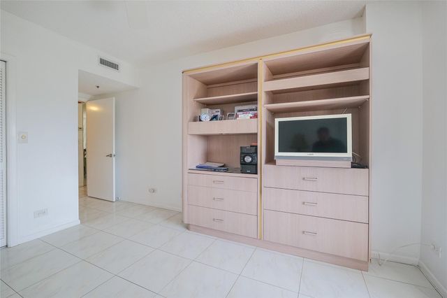 7100 Radice Court 302, Lauderhill, FL 33319