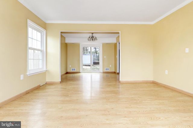 5 COMPASS LN, Barnegat, NJ 08005