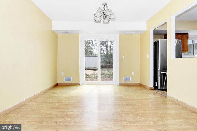 5 COMPASS LN, Barnegat, NJ 08005