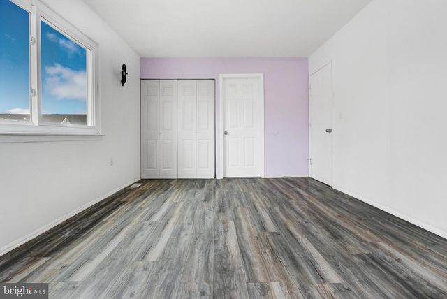 5 COMPASS LN, Barnegat, NJ 08005