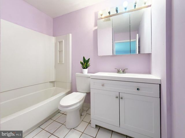5 COMPASS LN, Barnegat, NJ 08005
