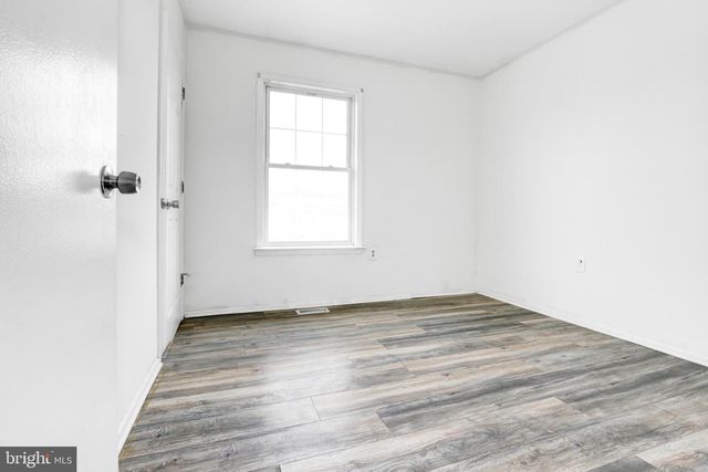 5 COMPASS LN, Barnegat, NJ 08005