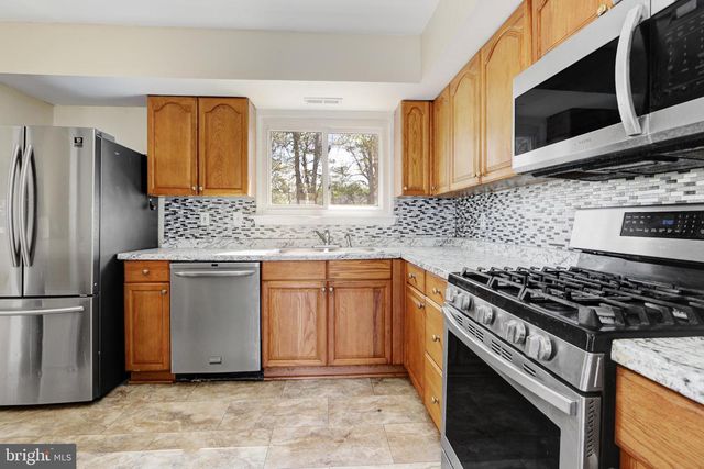 5 COMPASS LN, Barnegat, NJ 08005
