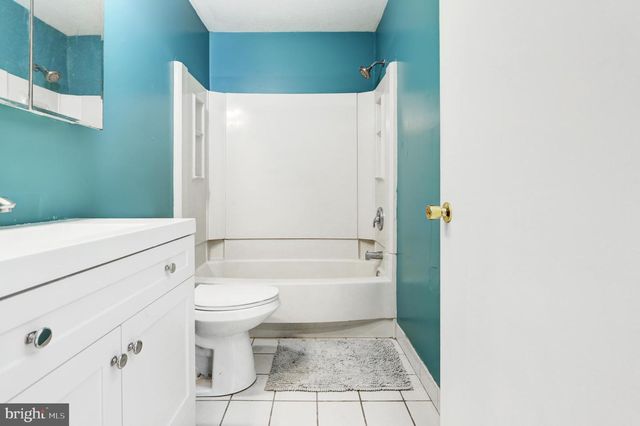 5 COMPASS LN, Barnegat, NJ 08005