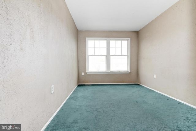 5 COMPASS LN, Barnegat, NJ 08005