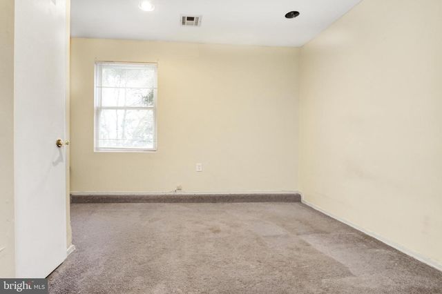 5 COMPASS LN, Barnegat, NJ 08005