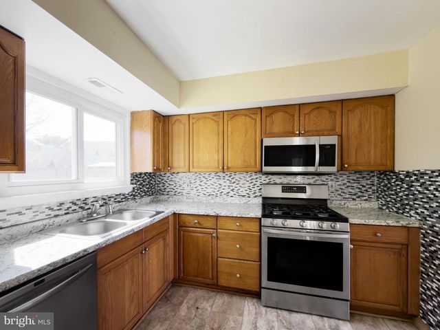 5 COMPASS LN, Barnegat, NJ 08005
