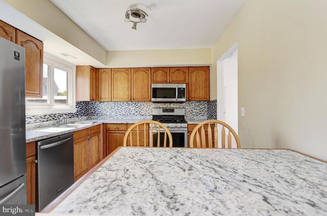 5 COMPASS LN, Barnegat, NJ 08005