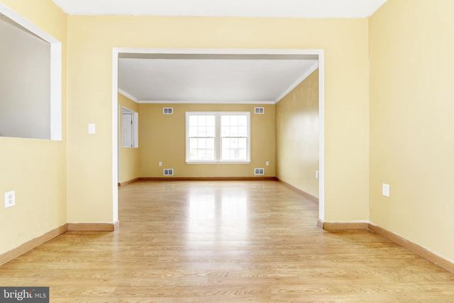 5 COMPASS LN, Barnegat, NJ 08005