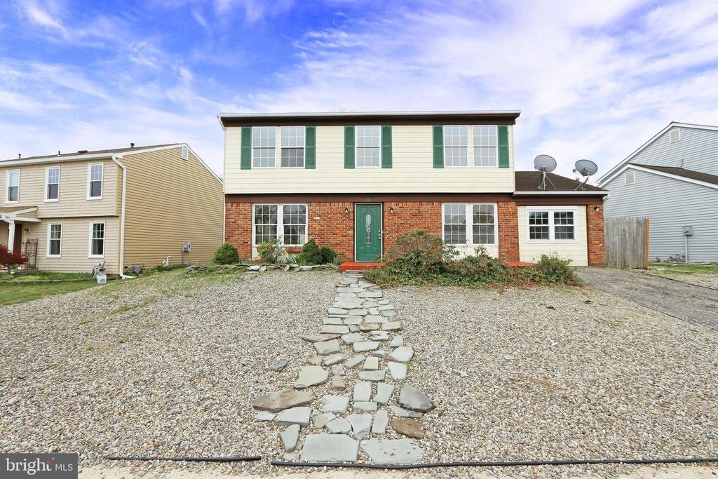 5 COMPASS LN, Barnegat, NJ 08005