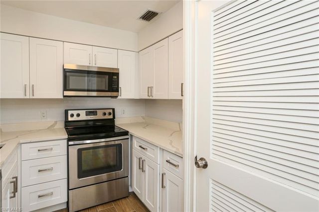 2102 Alamanda DR Penthouse B, Naples, FL 34102