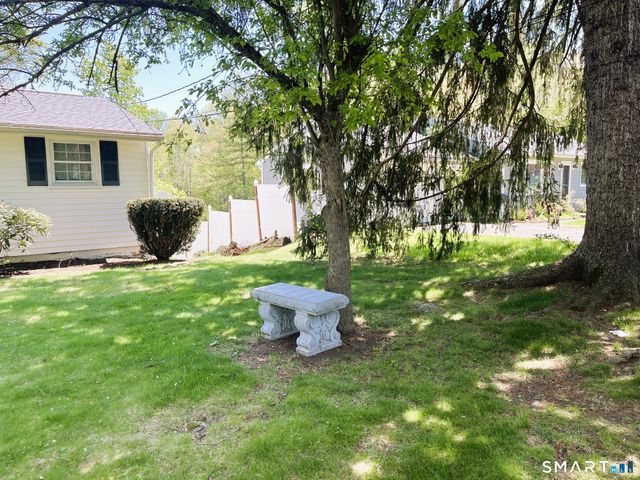 43 Meadowbrook Road, Danbury, CT 06811