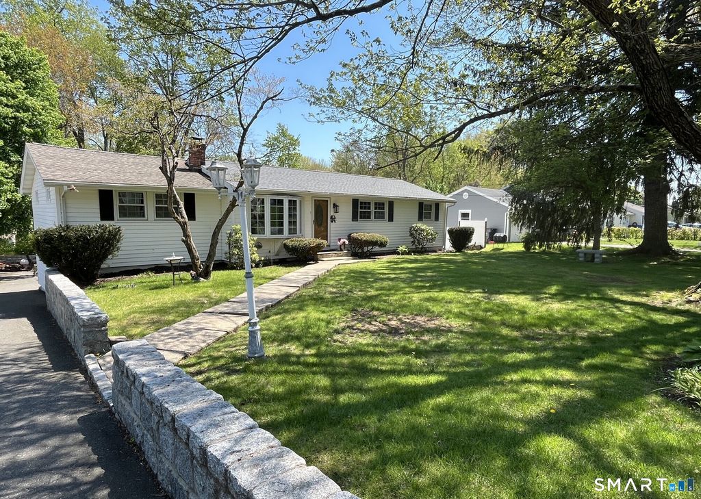 43 Meadowbrook Road, Danbury, CT 06811