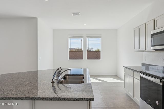 175 S ALMONER Lane S, Casa Grande, AZ 85122