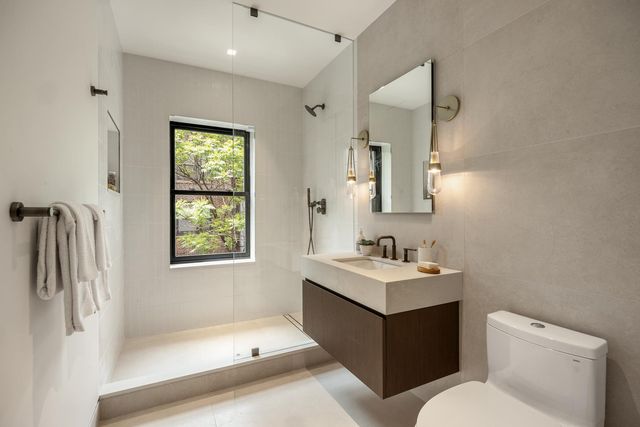 250 W 73rd Street, New York City, NY 10023