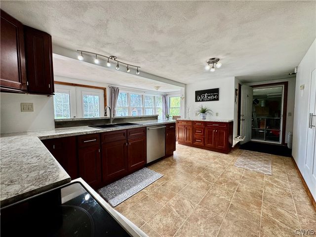 87 Clinton Street, New Hartford, NY 13417