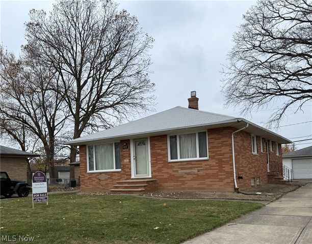 4830 Autumn Lane, Brooklyn, OH 44144