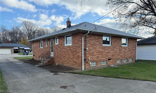 4830 Autumn Lane, Brooklyn, OH 44144