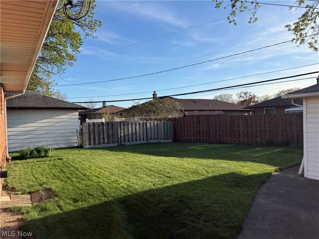 4830 Autumn Lane, Brooklyn, OH 44144