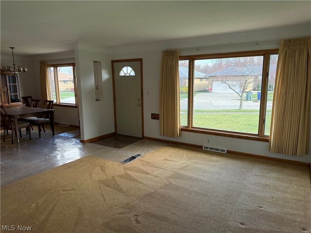 4830 Autumn Lane, Brooklyn, OH 44144