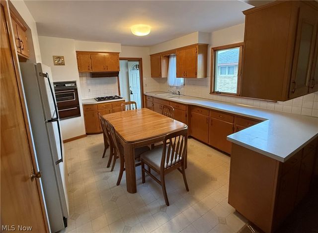 4830 Autumn Lane, Brooklyn, OH 44144