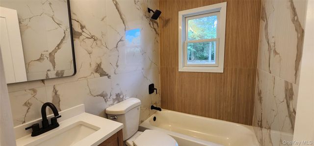 430 Boxwood Drive, Shirley, NY 11967