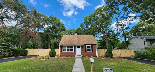 430 Boxwood Drive, Shirley, NY 11967
