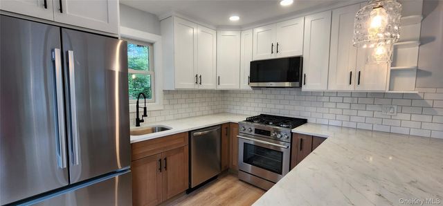 430 Boxwood Drive, Shirley, NY 11967