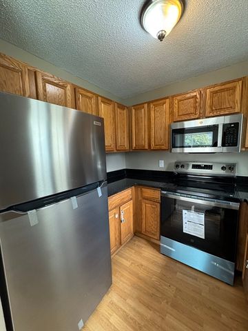14 Nancy Rd 6, Easton, MA 02375