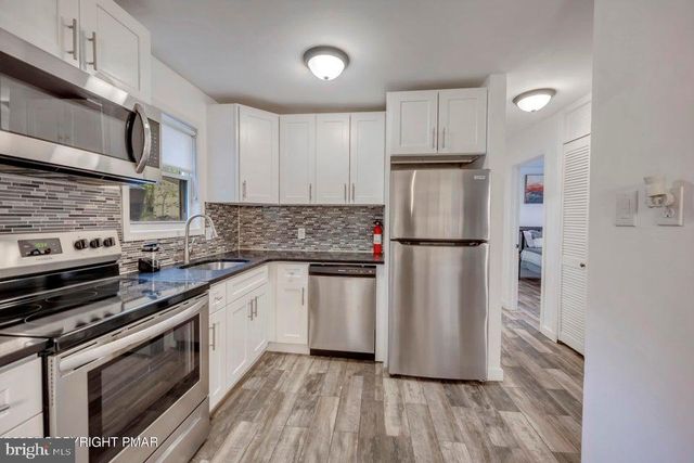 7430 VENTNOR DR, Tobyhanna, PA 18466