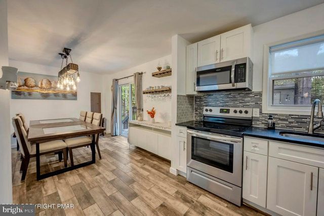 7430 VENTNOR DR, Tobyhanna, PA 18466