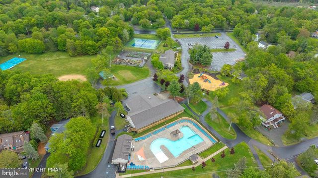 7430 VENTNOR DR, Tobyhanna, PA 18466