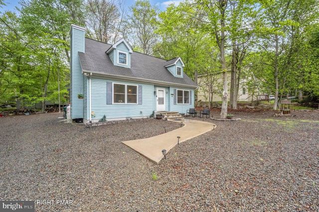 7430 VENTNOR DR, Tobyhanna, PA 18466