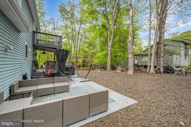 7430 VENTNOR DR, Tobyhanna, PA 18466