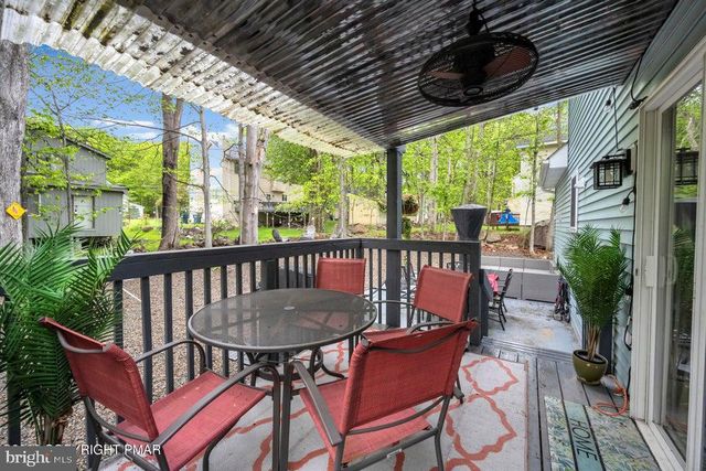 7430 VENTNOR DR, Tobyhanna, PA 18466