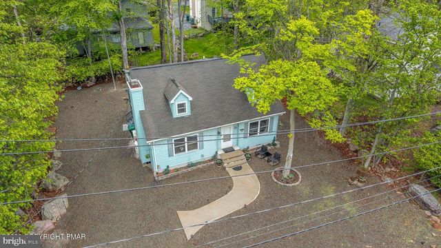7430 VENTNOR DR, Tobyhanna, PA 18466