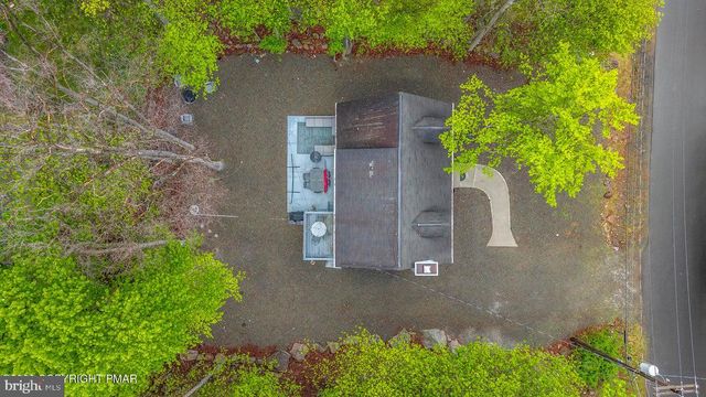 7430 VENTNOR DR, Tobyhanna, PA 18466