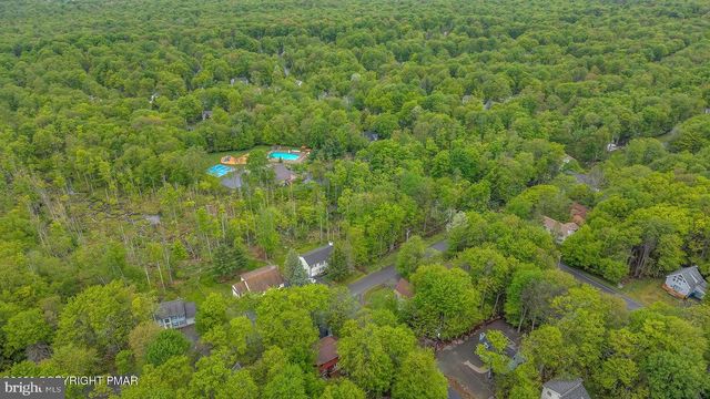 7430 VENTNOR DR, Tobyhanna, PA 18466