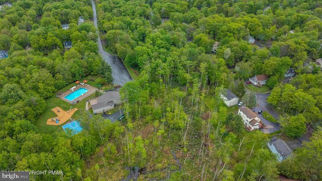 7430 VENTNOR DR, Tobyhanna, PA 18466