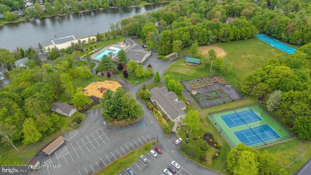 7430 VENTNOR DR, Tobyhanna, PA 18466