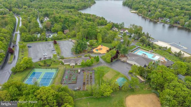 7430 VENTNOR DR, Tobyhanna, PA 18466