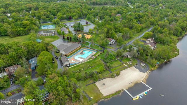 7430 VENTNOR DR, Tobyhanna, PA 18466