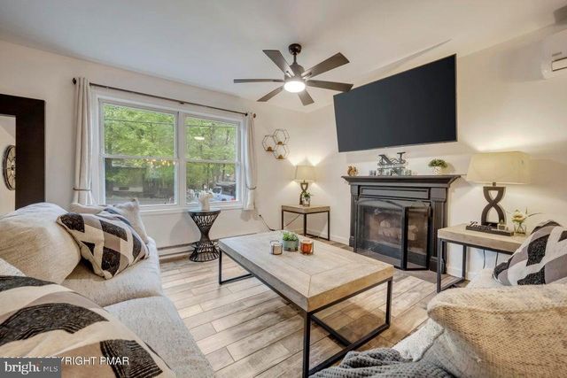 7430 VENTNOR DR, Tobyhanna, PA 18466