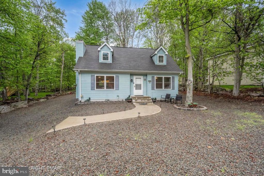 7430 VENTNOR DR, Tobyhanna, PA 18466