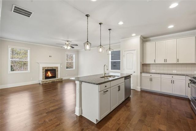 6496 CROSSCREEK Lane, Flowery Branch, GA 30542