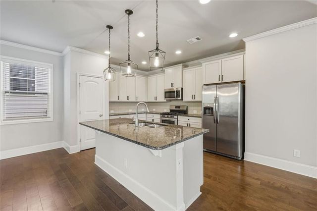 6496 CROSSCREEK Lane, Flowery Branch, GA 30542