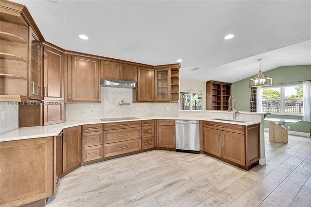 4941 Pelican St, Coconut Creek, FL 33073