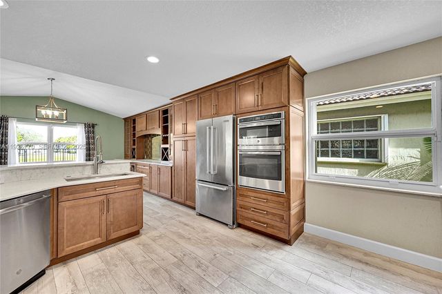 4941 Pelican St, Coconut Creek, FL 33073